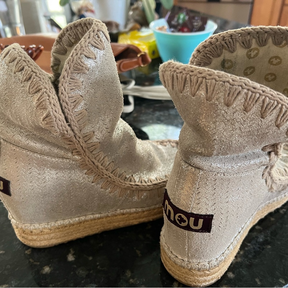 MOU light weight wedge boots